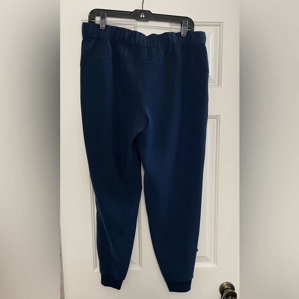 Lululemon On the Fly jogger
